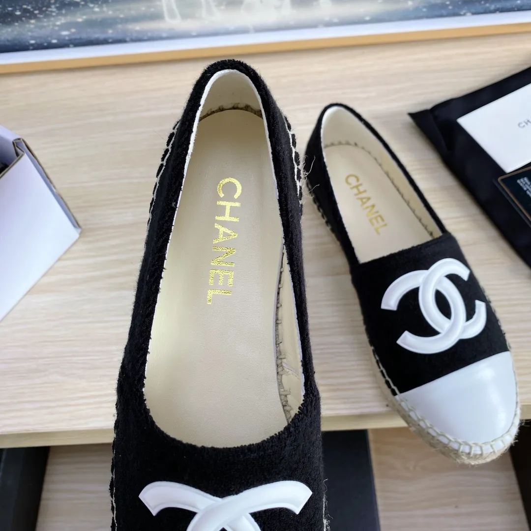 👟👟Ex-factory price 440👟👟 24s new color Chanel ✈️2023s spring and summer new fisherman shoes 😍😍Taikoo Hui purchased three pairs of original development 🐂🐂with purchasing white double-layer outer packaging 🤩Original one-to-one shipment ❗️❗️Code number: 34-42 (34 41 42 customized)